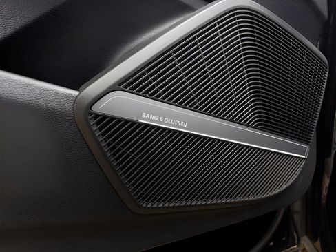 Used 2025 Audi SQ5 Premium Plus image 21