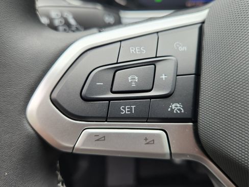 Certified 2025 Volkswagen Taos SEL AWD/4WD image 14