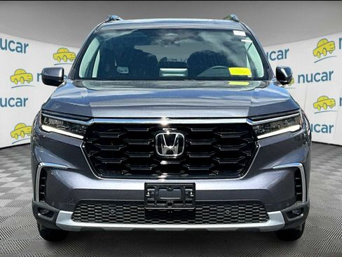New 2025 Honda Pilot Touring image 3