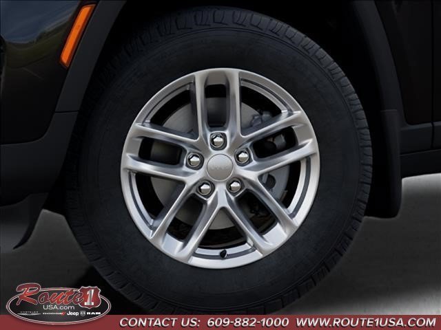 New 2026 Jeep Grand Cherokee Laredo w/ MOPAR Finishing Package AWD/4WD image 9
