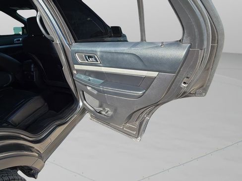 Used 2016 Ford Explorer XLT w/ Equipment Group 202A image 12