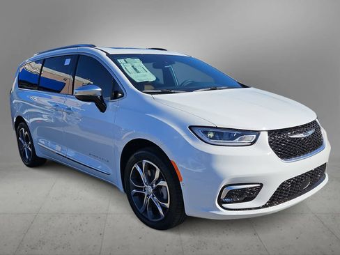 New 2026 Chrysler Pacifica Pinnacle image 2