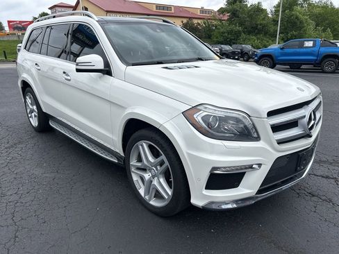 Used 2014 Mercedes-Benz GL 550 4MATIC image 3