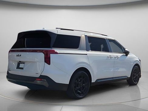 Used 2025 Kia Carnival SX w/ SX Dark Edition Package FWD image 7