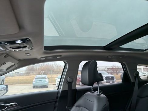 Used 2023 Kia Sportage SX image 4