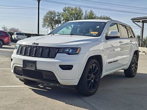 Certified 2017 Jeep Grand Cherokee Altitude image 9