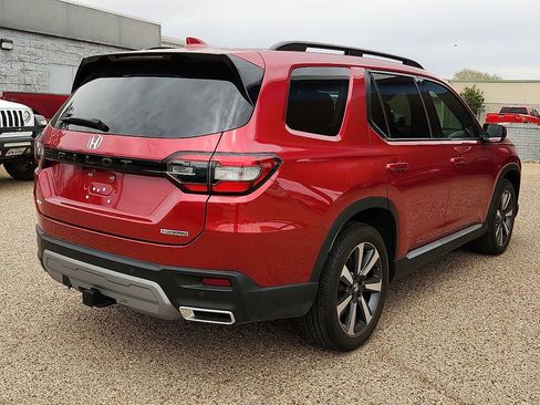 Used 2025 Honda Pilot Touring image 3