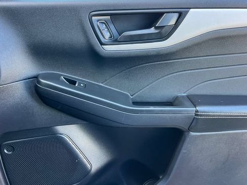 Used 2022 Ford Escape SE w/ SE Sport Appearance Package FWD image 20