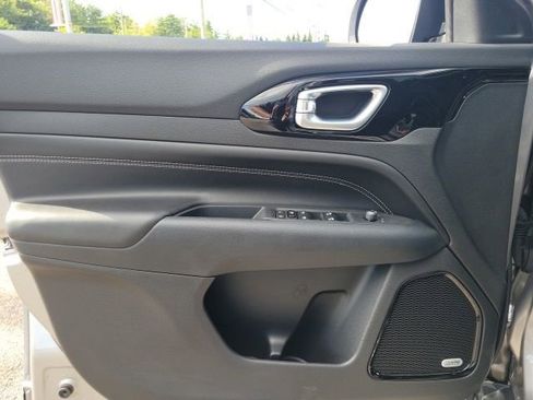 Used 2024 Jeep Compass Latitude w/ Sun and Sound Group image 14