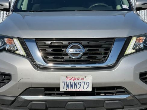 Used 2017 Nissan Pathfinder SV AWD/4WD image 15