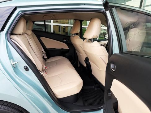 Used 2022 Toyota Prius XLE image 11