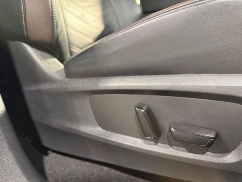 Used 2022 Nissan Pathfinder Platinum image 15