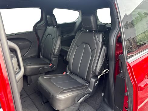 New 2026 Chrysler Pacifica Select image 10