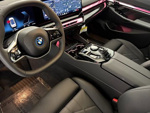 Used 2026 BMW i5 eDrive40 w/ Premium Package image 4