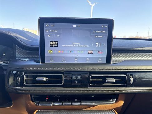 Used 2020 Lincoln Aviator Black Label w/ Class IV Trailer Tow Package image 12