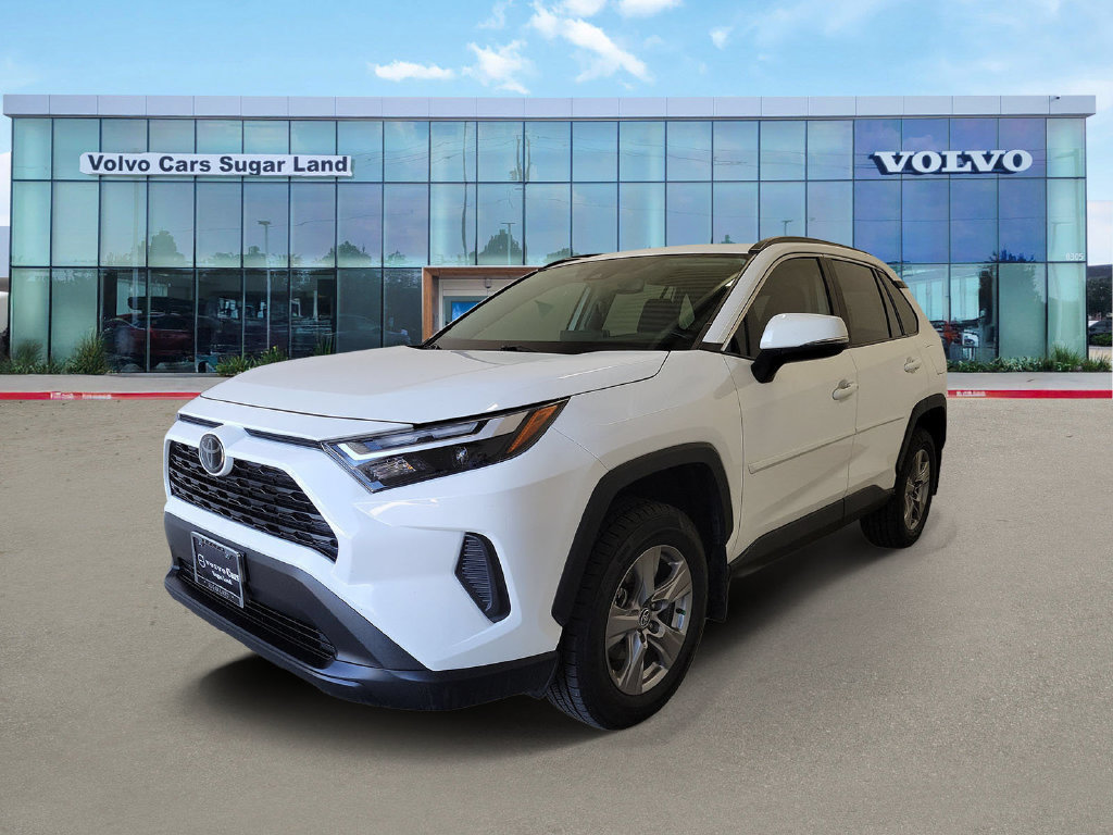 Used 2024 Toyota RAV4 XLE AWD/4WD image 1