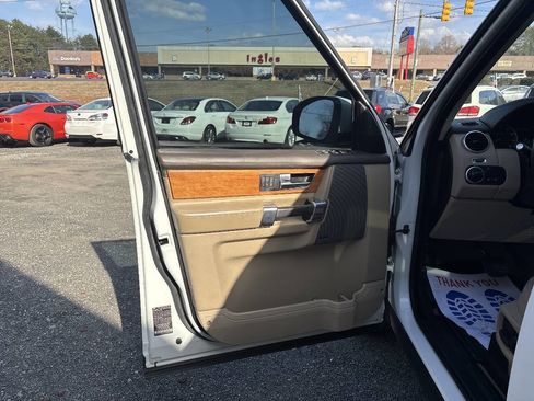 Used 2014 Land Rover LR4 HSE LUX image 11