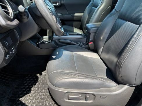 Used 2021 Toyota Tacoma TRD Sport AWD/4WD image 10
