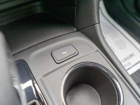 Used 2022 Chevrolet Equinox RS w/ LPO, Floor Liner Package image 27