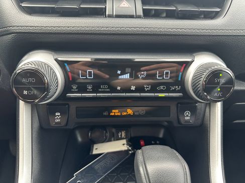 Used 2025 Toyota RAV4 XLE AWD/4WD image 18