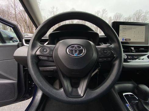 Used 2025 Toyota Corolla LE image 29