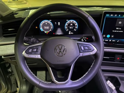 New 2025 Volkswagen Tiguan S FWD image 15