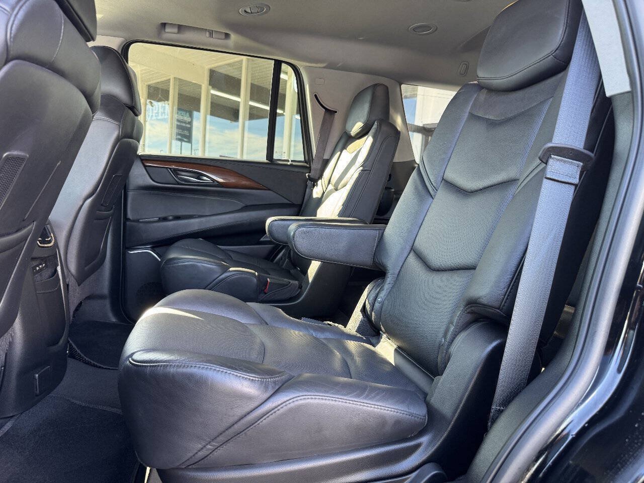 Used 2020 Cadillac Escalade Premium Luxury AWD/4WD image 28