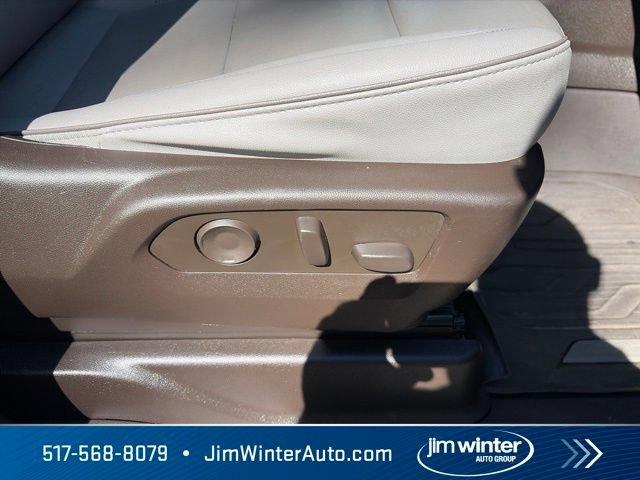 Used 2023 GMC Yukon XL SLT w/ SLT Premium Package AWD/4WD image 15