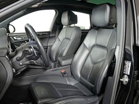 Certified 2023 Porsche Macan AWD/4WD image 5