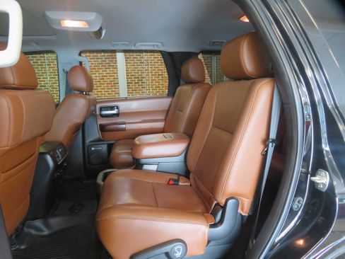 Used 2017 Toyota Sequoia Platinum AWD/4WD image 20