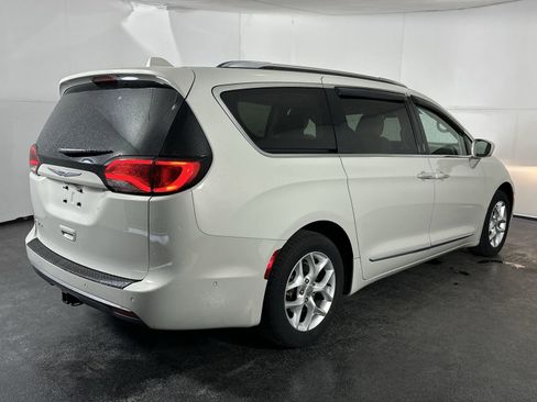 Used 2020 Chrysler Pacifica Touring-L w/ Tire & Wheel Group image 8