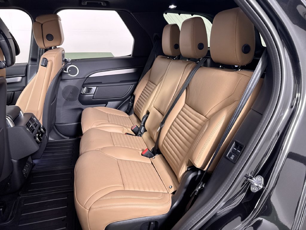 New 2026 Land Rover Discovery Limited Edition AWD/4WD image 20