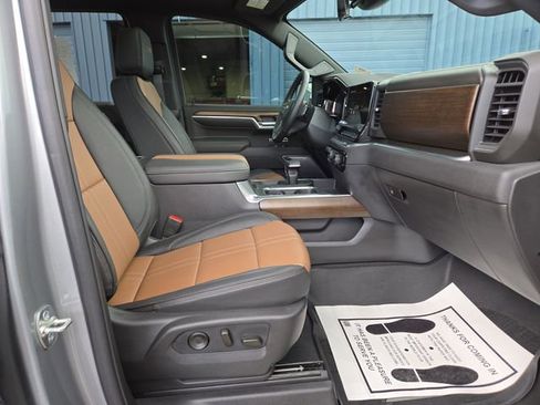 Used 2025 Chevrolet Silverado 1500 High Country w/ High Country Premium Package AWD/4WD image 39
