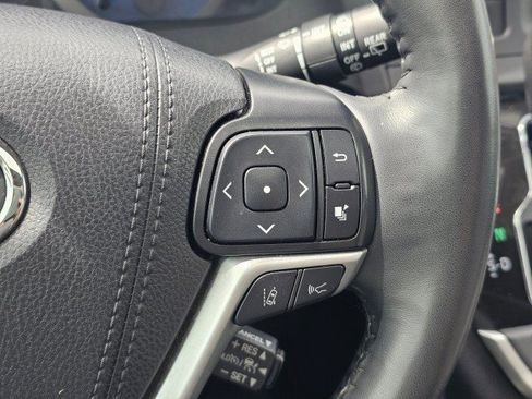 Used 2020 Toyota Sienna Limited FWD image 32