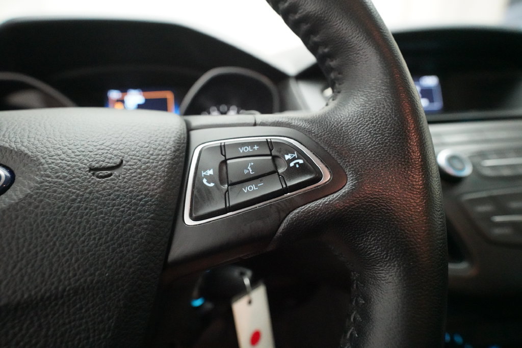 Used 2016 Ford Focus SE w/ SE Sport Package FWD image 16