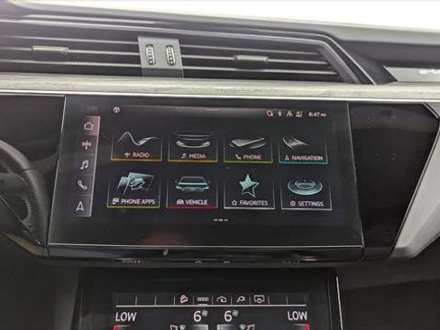 Used 2022 Audi e-tron S Premium Plus image 24