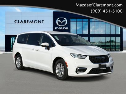 Used 2023 Chrysler Pacifica Touring-L