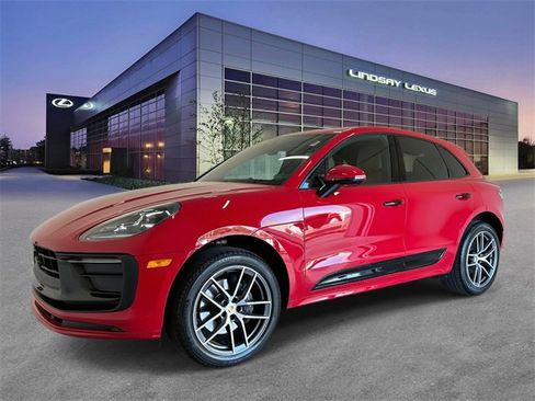 Used 2024 Porsche Macan image 1