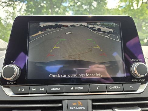 Used 2025 Nissan Altima 2.5 SV FWD image 19