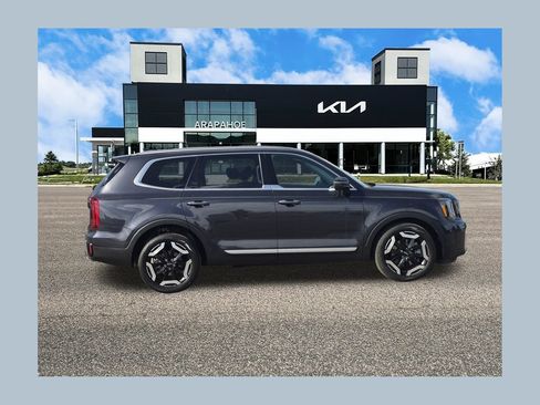 Used 2025 Kia Telluride S AWD/4WD image 1