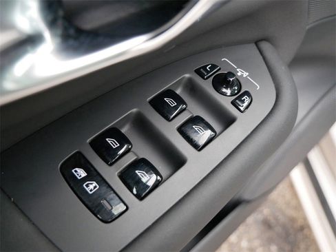 Used 2025 Volvo XC90 B5 Core w/ Climate Package image 13