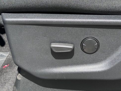 Used 2024 Ford F550 4x4 Crew Cab Super Duty w/ XLT Value Package image 17