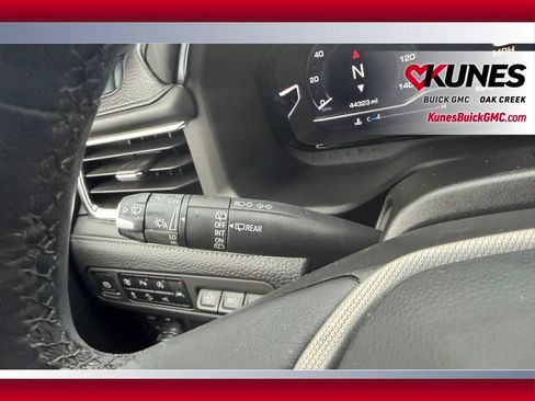 Used 2024 GMC Yukon Denali w/ Advanced Technology Package AWD/4WD image 23