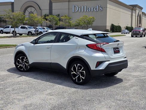 Used 2021 Toyota C-HR XLE FWD image 4