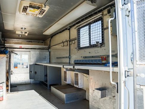 Used 2009 Chevrolet Express 3500 image 9