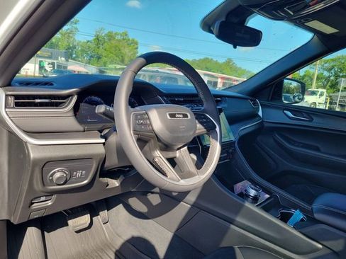 Used 2024 Jeep Grand Cherokee L Altitude AWD/4WD image 13