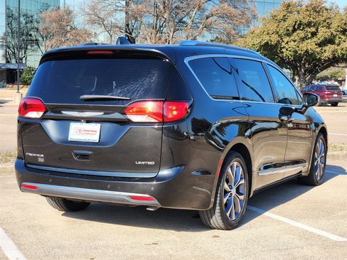 Used 2020 Chrysler Pacifica Limited image 6