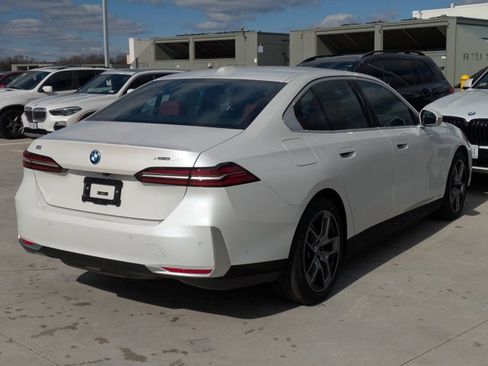 New 2026 BMW i5 eDrive40 image 2