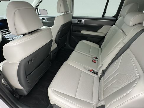 Used 2025 Hyundai Santa Fe SEL AWD/4WD image 9