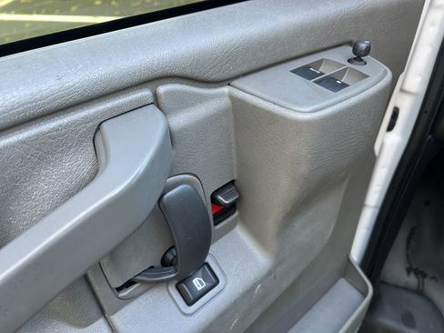 Used 2023 GMC Savana 2500 w/ Driver Convenience Package image 15